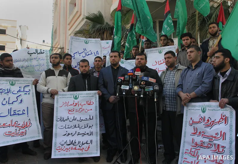 Palestinian members of the Islamic bloc take part in a protest against political arrests in the West Bank, Gaza City, on February 11, 2014. Photo by Mohammed Asad