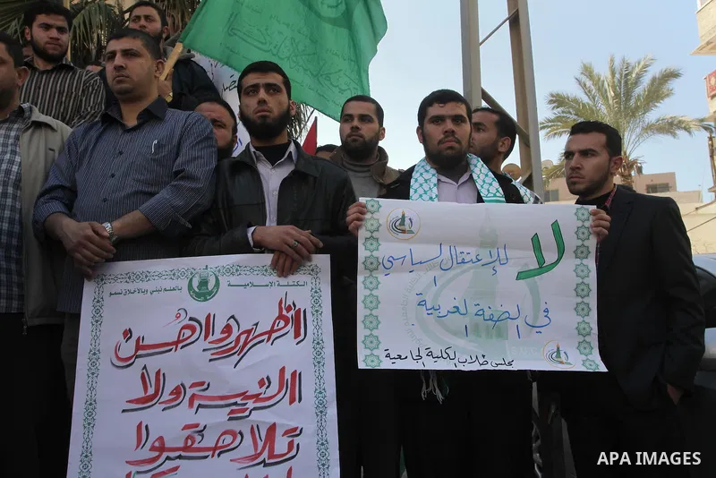Palestinian members of the Islamic bloc take part in a protest against political arrests in the West Bank, Gaza City, on February 11, 2014. Photo by Mohammed Asad