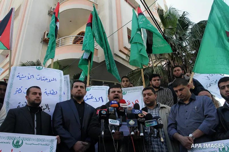 Palestinian members of the Islamic bloc take part in a protest against political arrests in the West Bank, Gaza City, on February 11, 2014. Photo by Mohammed Asad