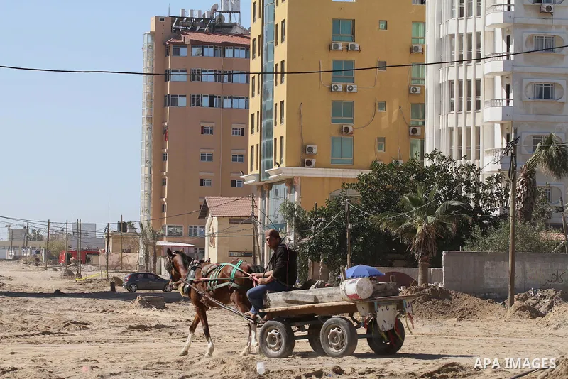 Palestinian workers repair and reconstruction of roads founded by Qatari grant projects in Gaza city, in Feb. 13, 2014. Photo by Mohammed Asad