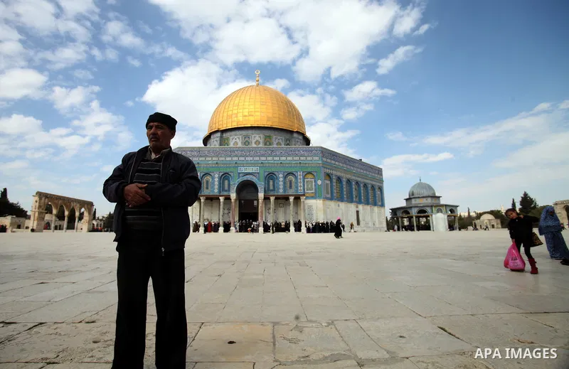 Palestinian worshipers attend Friday prayers at the Al-Aqsa compound, Islam's third holiest site, in the old city of Jerusalem February 14, 2014. Photo by Saeed Qaq