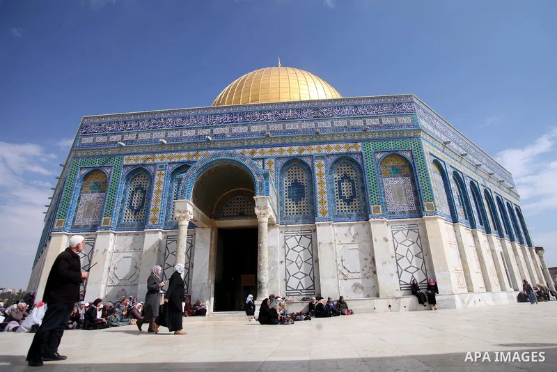 Palestinian worshipers attend Friday prayers at the Al-Aqsa compound, Islam's third holiest site, in the old city of Jerusalem February 14, 2014. Photo by Saeed Qaq