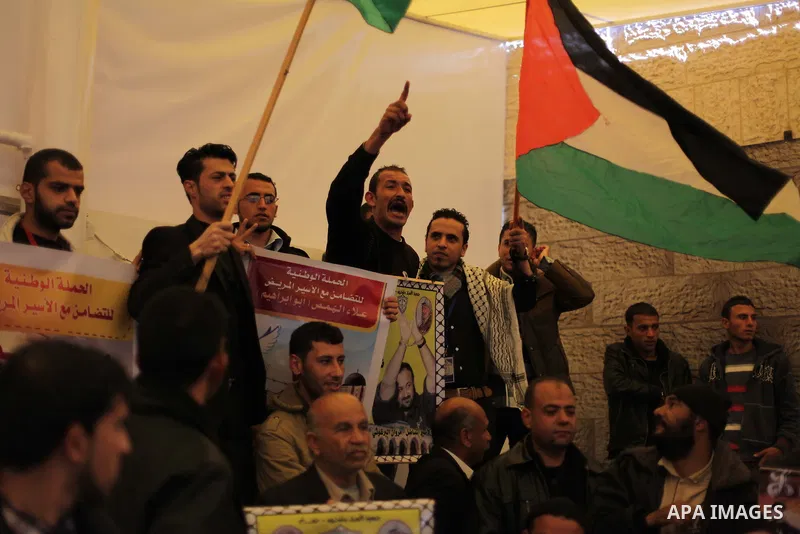 Palestinians take part in a protest demanding the release of their relatives prisoners held in Israeli jails, in front of the Red Cross office in Gaza City, on Feb. 17, 2014. Photo by Ashraf Amra