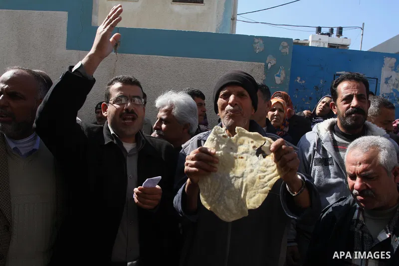 Palestinians take part a protest against the UNRWA decision to reduce of the food aid in front of the headquarters United Nations Relief and Works Agency (UNRWA) in Gaza city, on Feb. 18, 2014. Photo by Mohammed Asad