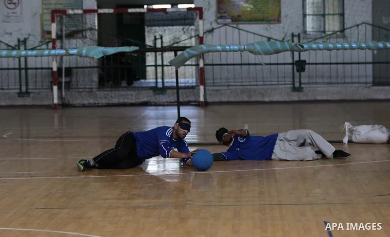 Palestinian blind goalball players compete during a training course, in Gaza city on Feb. 18, 2014. Photo by Ashraf Amra