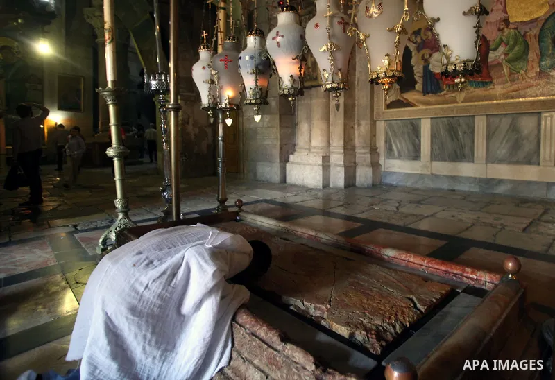 Greek Orthodox worshipers pray at the Church of the Holy Sepulchre, in Jerusalem's Old City, February 19, 2014. Photo by Saeed Qaq