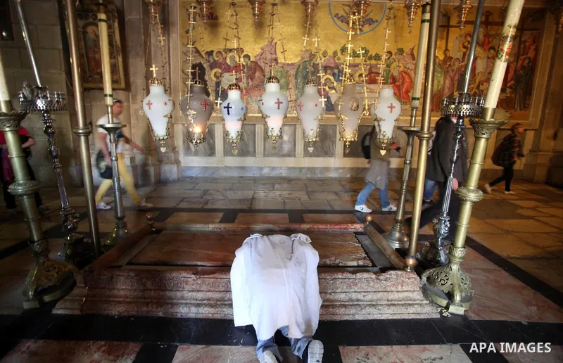 Greek Orthodox worshipers pray at the Church of the Holy Sepulchre, in Jerusalem's Old City, February 19, 2014. Photo by Saeed Qaq