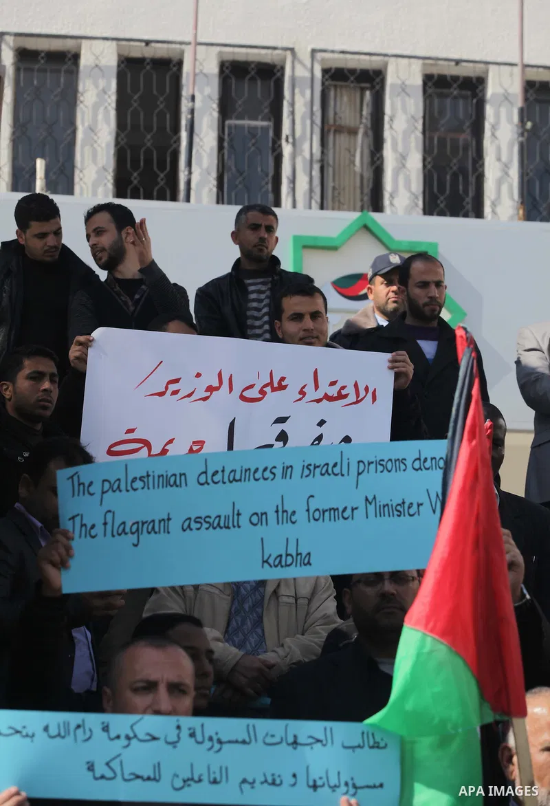 Palestinians take part in a protest against the attack on the former Palestinian minister of prisoners, Wasfi Kabha, in front of the Legislative Legislative in Gaza on Feb. 20, 2014. Photo by Ashraf Amra