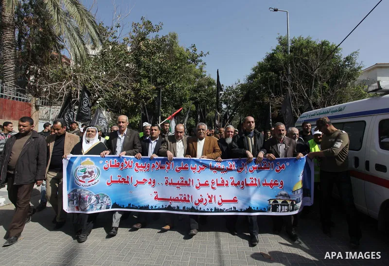 Palestinian supporters of the Popular Resistance Movement take part in a protest in solidarity with Muslims in Central African Republic, in front of the headquarter United Nation "UNSCO" in Gaza city, February 22, 2014....