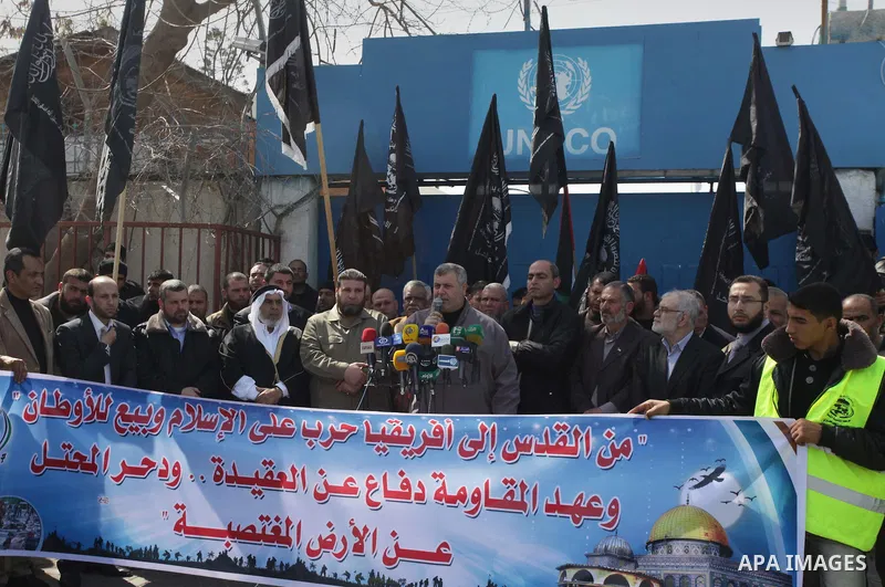 Palestinian supporters of the Popular Resistance Movement take part in a protest in solidarity with Muslims in Central African Republic, in front of the headquarter United Nation "UNSCO" in Gaza city, February 22, 2014....
