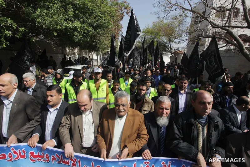 Palestinian supporters of the Popular Resistance Movement take part in a protest in solidarity with Muslims in Central African Republic, in front of the headquarter United Nation "UNSCO" in Gaza city, February 22, 2014....