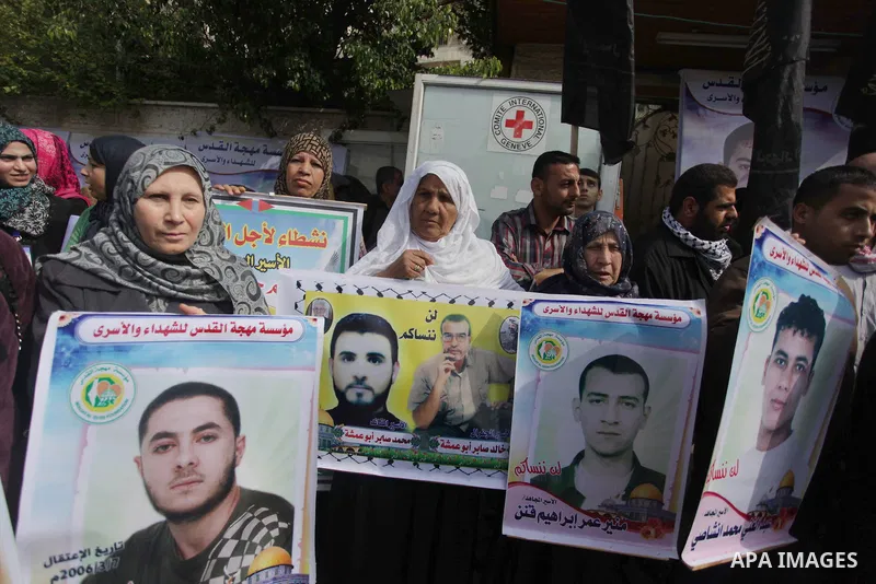 Palestinians take part in a protest demanding the release of their relatives prisoners held in Israeli jails, in front of the Red Cross office in Gaza City, on Feb. 24, 2014. Photo by Ashraf Amra