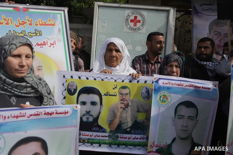Palestinians take part in a protest demanding the release of their relatives prisoners held in Israeli jails, in front of the Red Cross office in Gaza City, on Feb. 24, 2014. Photo by Ashraf Amra