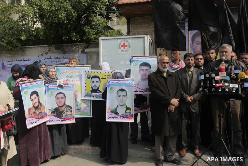 Palestinians take part in a protest demanding the release of their relatives prisoners held in Israeli jails, in front of the Red Cross office in Gaza City, on Feb. 24, 2014. Photo by Ashraf Amra
