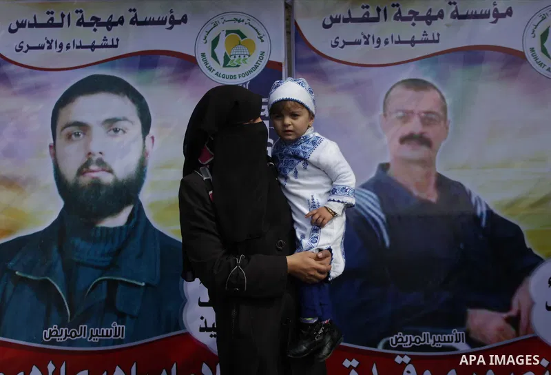 A Palestinian woman takes part in a protest demanding the release of her relatives prisoners held in Israeli jails, in front of the Red Cross office in Gaza City, on Feb. 24, 2014. Photo by Ashraf Amra