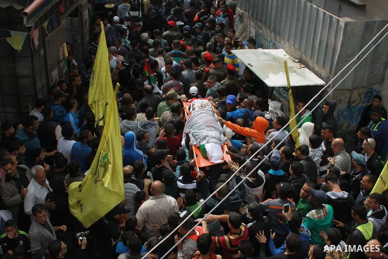 Palestinians carry a coffin said to contain the body of Palestinian militant Sarhan Al- Sarhan who was killed 13 years ago during his funeral in Tulkarem Refugee Camp in the West Bank, 24 February 2014. The body is one o...