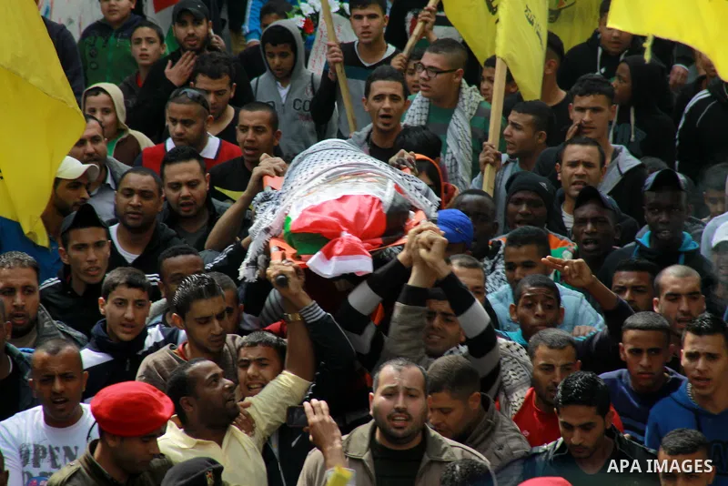 Palestinians carry a coffin said to contain the body of Palestinian militant Sarhan Al- Sarhan who was killed 13 years ago during his funeral in Tulkarem Refugee Camp in the West Bank, 24 February 2014. The body is one o...