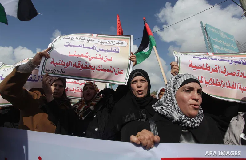 Palestinians take part a protest against the UNRWA decision to reduce of the food aid in front of the headquarters United Nations Relief and Works Agency (UNRWA) in Gaza city, on Feb. 25, 2014. Photo by Ashraf Amra