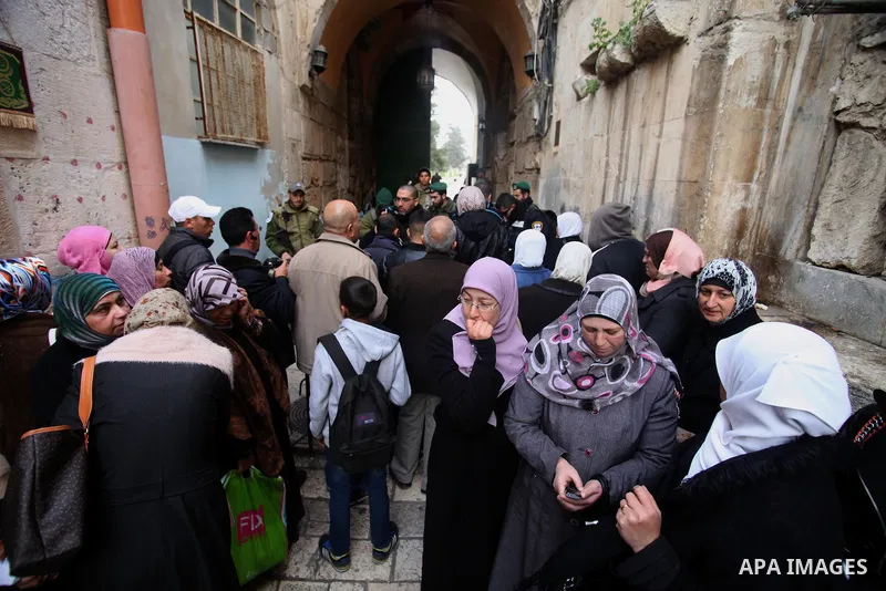 Palestinians cross to an alleyway leading to the al-Aqsa Mosque compound on February 25, 2014 in the Old City of Jerusalem. Israeli police early today entered the sensitive Al-Aqsa mosque compound to disperse stone-throw...