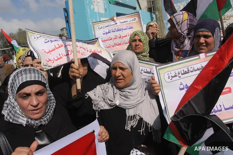 Palestinians take part a protest against the UNRWA decision to reduce of the food aid in front of the headquarters United Nations Relief and Works Agency (UNRWA) in Gaza city, on Feb. 25, 2014. Photo by Mohammed Asad
