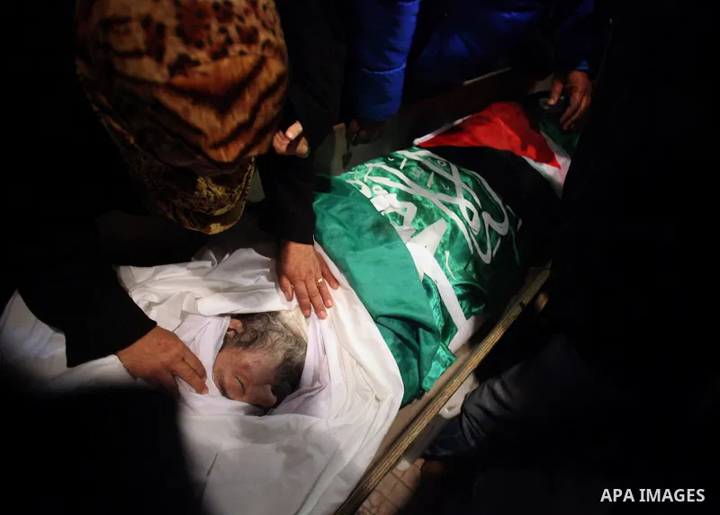 Palestinians gather around the body of Prisoner Jihad al-Tawil ,47, during his funeral in Jerusalem on February 26, 2014. Prisoner Jihad al-Tawil, from Jerusalem died Tuesday in Soroka Israeli Medical Center in Beersheba...