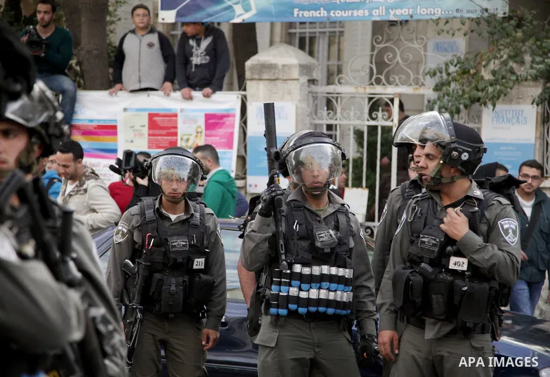 Israeli policemen arrest a Palestinian during clashes in East Jerusalem neighborhood Ras al-Amud, on March 01, 2014. Photo by Saeed Qaq