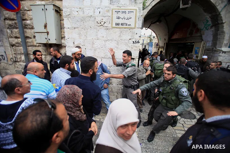 Israeli policemen stand guard as they try to prevent Palestinians from entering the al-Aqsa mosque compound, in Jerusalem's Old City on March 11, 2014. Israeli authorities on Tuesday closed a number of Al-Aqsa Mosque com...