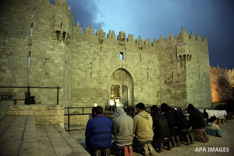 Palestinian worshipers pray outside the al-Aqsa mosque compound in Jerusalem's Old City March 11, 2014. Israeli authorities on Tuesday closed a number of Al-Aqsa Mosque compound gates and prevented Palestinian worshipper...