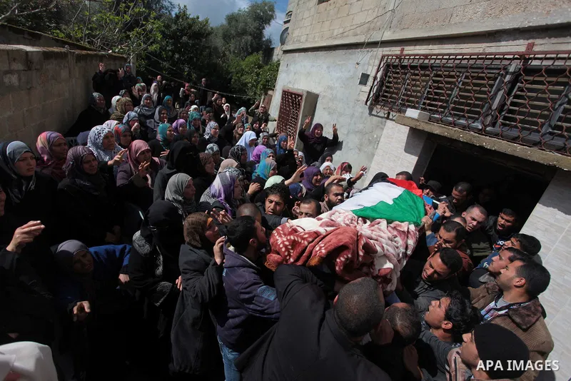 Palestinians carry the body of Kareem Hamad during his funeral at Beit Hanoun on the northern Gaza Strip March 12, 2014. A blast in a second-storey apartment killed Hamad and other two militants belonging to a small Jiha...