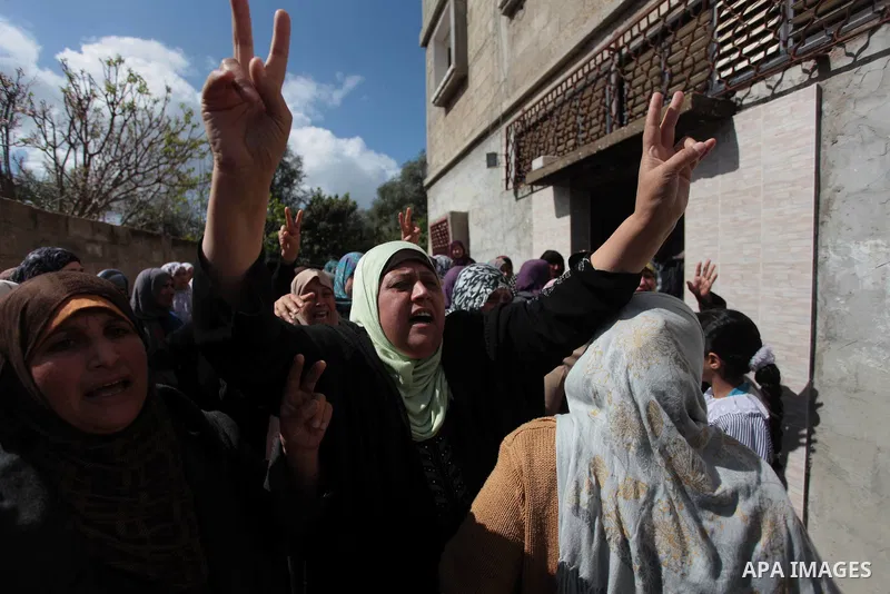 Relatives of Palestinian Kareem Hamad mourn during his funeral at Beit Hanoun on the northern Gaza Strip March 12, 2014. A blast in a second-storey apartment killed Hamad and other two militants belonging to a small Jiha...