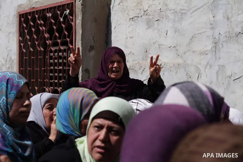 Relatives of Palestinian Kareem Hamad mourn during his funeral at Beit Hanoun on the northern Gaza Strip March 12, 2014. A blast in a second-storey apartment killed Hamad and other two militants belonging to a small Jiha...
