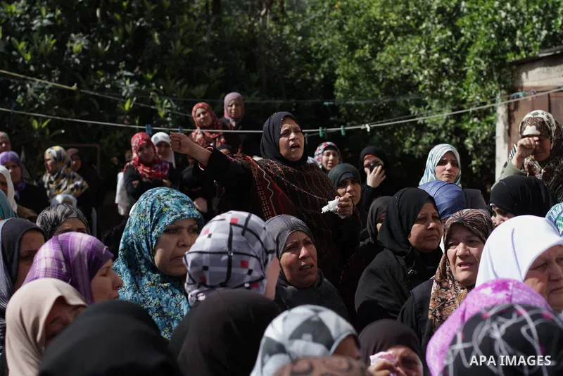 Relatives of Palestinian Kareem Hamad mourn during his funeral at Beit Hanoun on the northern Gaza Strip March 12, 2014. A blast in a second-storey apartment killed Hamad and other two militants belonging to a small Jiha...