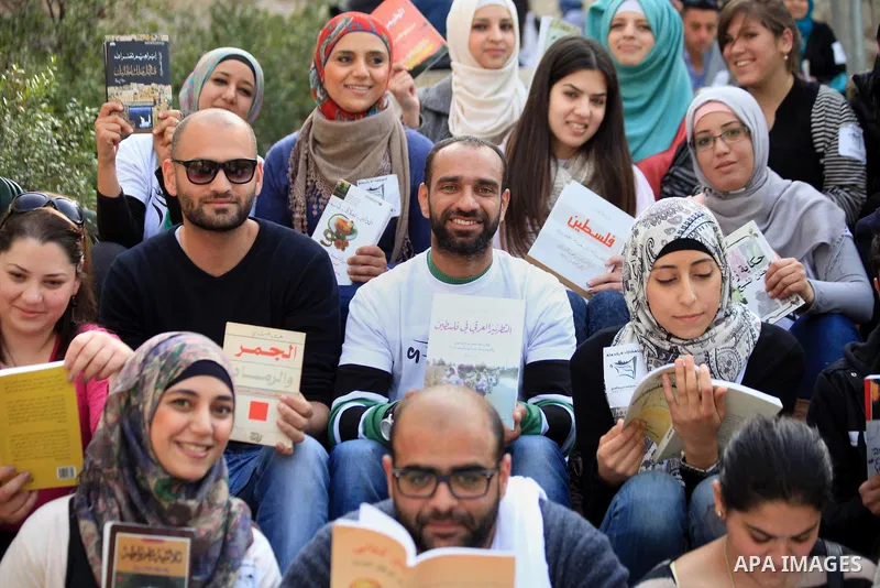 Released Palestinian prisoner Samer Issawi participates in a reading human chain in Jerusalem's Old City, 16 March 2014. About than 7000 Palestinian activists gathered in the longest reading human chain around the Old Ci...