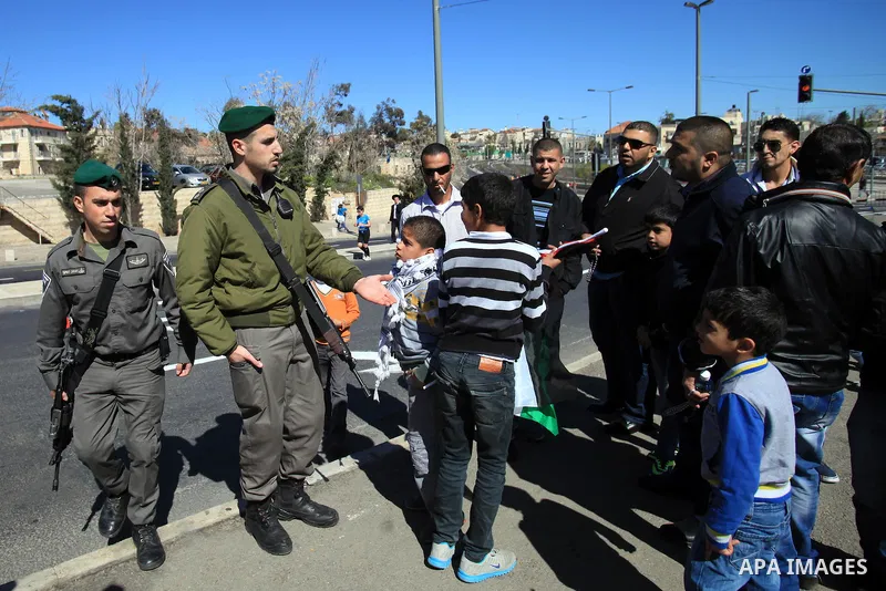 A Palestinan protester argues with an Israeli security officer during a protest against the annual Jerusalem Marathon in the Old City on March 21, 2014. More than 15,000 runners from 50 different countries participated i...