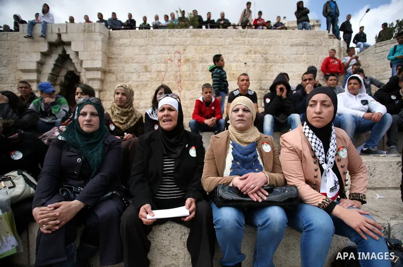 Palestinian protesters chant slogans during a march marking the Land Day in Jerusalem, March 29, 2014. The Land Day commemorates the Israeli government expropriation of thousands of dunams of land from Palestinians in 19...