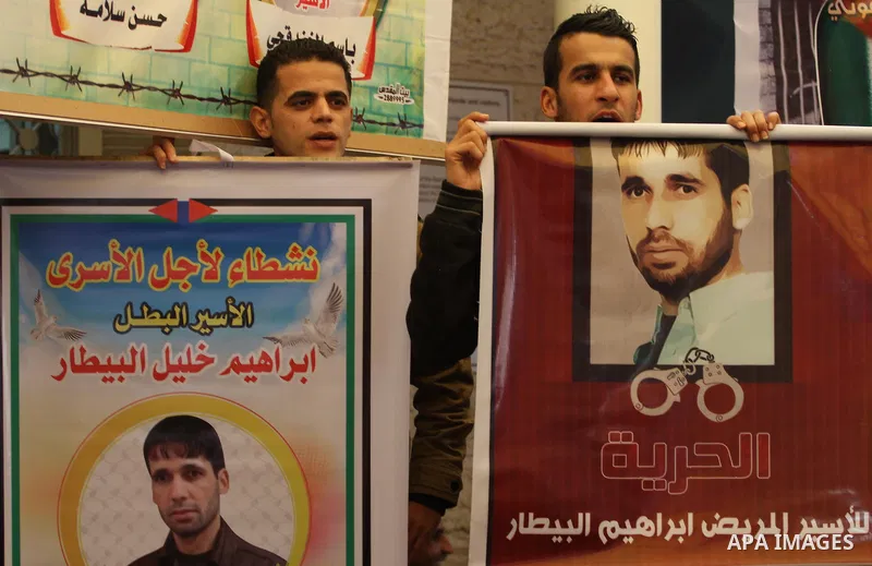 Palestinians take part in a protest demanding the release of their relatives prisoners held in Israeli jails, in front of the Red Cross office in Gaza City, on March 31, 2014. Photo by Mohammed Asad