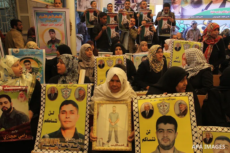 Palestinians take part in a protest demanding the release of their relatives prisoners held in Israeli jails, in front of the Red Cross office in Gaza City, on March 31, 2014. Photo by Mohammed Asad