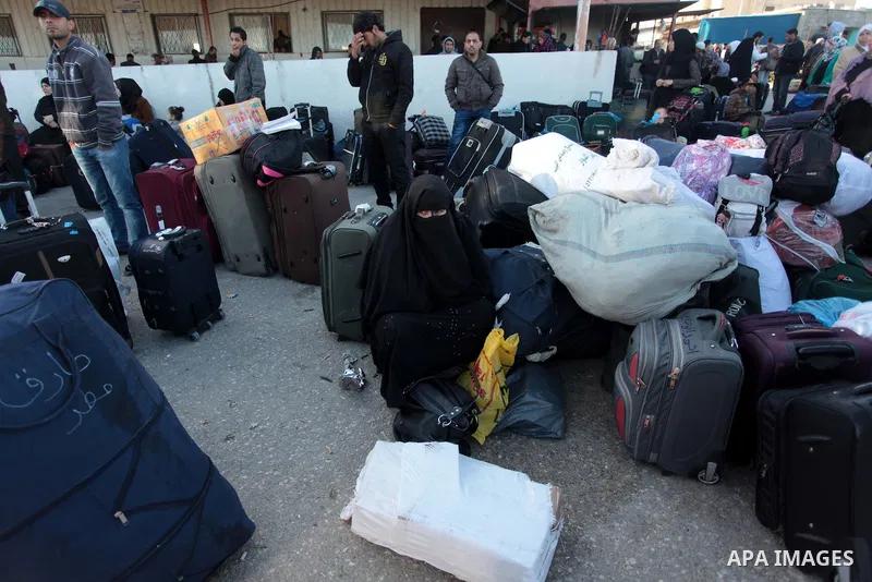 Palestinians hoping to cross into Egypt wait at the Rafah crossing between Egypt and the southern Gaza Strip March 31, 2014. Egyptian authorities partially reopened Rafah border crossing, Gaza's main window to the world,...