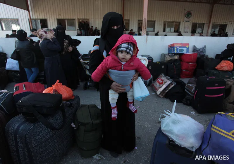 Palestinians hoping to cross into Egypt wait at the Rafah crossing between Egypt and the southern Gaza Strip March 31, 2014. Egyptian authorities partially reopened Rafah border crossing, Gaza's main window to the world,...