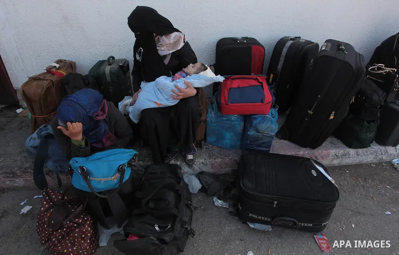 Palestinians hoping to cross into Egypt wait at the Rafah crossing between Egypt and the southern Gaza Strip March 31, 2014. Egyptian authorities partially reopened Rafah border crossing, Gaza's main window to the world,...