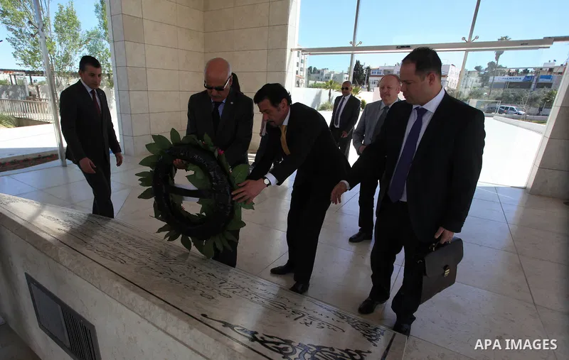 Director-General of the OPEC Fund for International Development Suleiman Herbash, lays a wreath on the tomb of former Palestinian leader Yasser Arafat upon his arrival to the West Bank city of Ramallah to sign an agreeme...