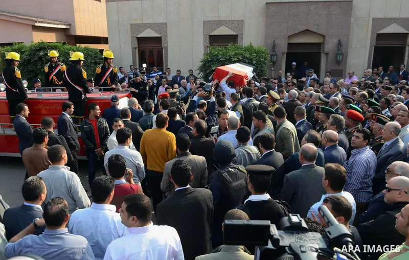 Egyptians attend the funeral of Brigadier Tareq al-Margawi, who was killed in a bombing earlier in the day, Cairo, Egypt, 02 April 2014. Brigadier Tareq al-Margawi, the chief of a police investigation department in the c...