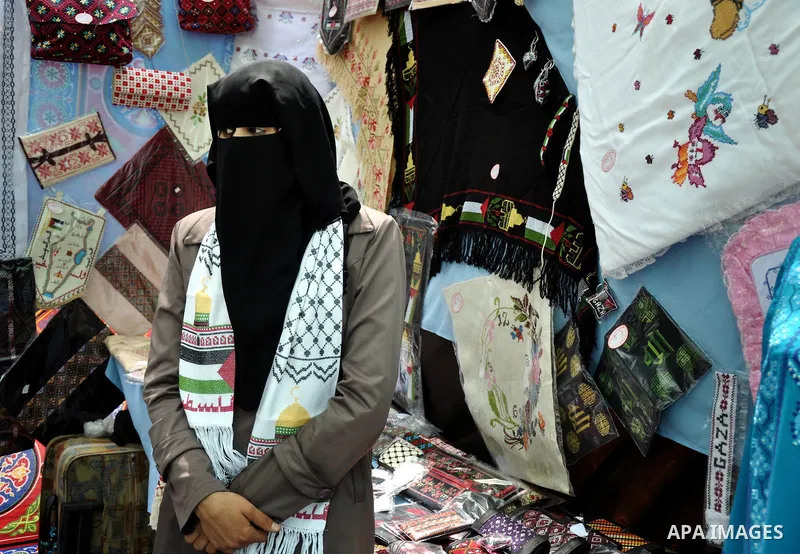 Palestinians participate in the opening of an exhibition of the national products at the Islamic University in Gaza city on April 13, 2014. Photo by Mohammed Talatene