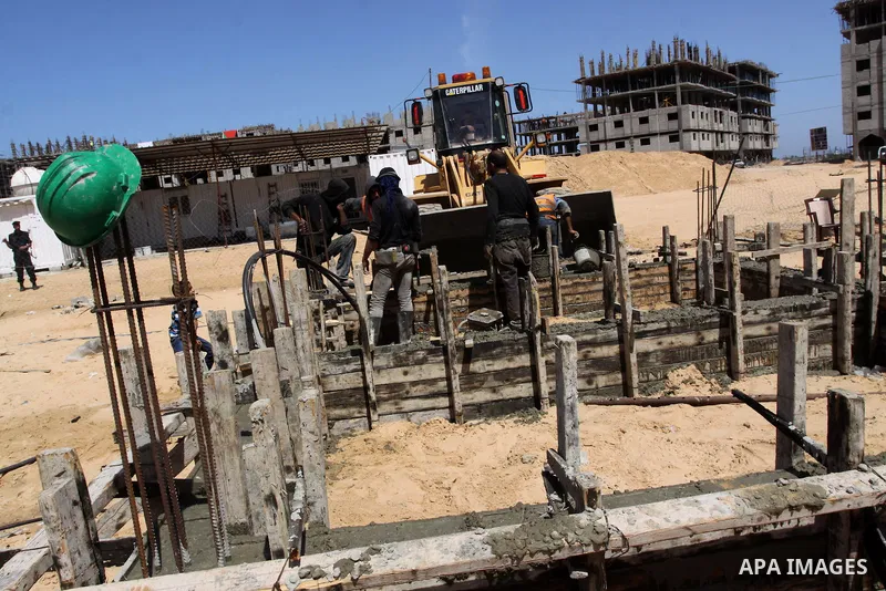 Palestinian labourers work at the construction site of Hamad City, in Khan Younis in the southern Gaza Strip, April 16, 2014. Qatar funds several large economic projects in Gaza Strip ruled by Hamas, with the total cost...