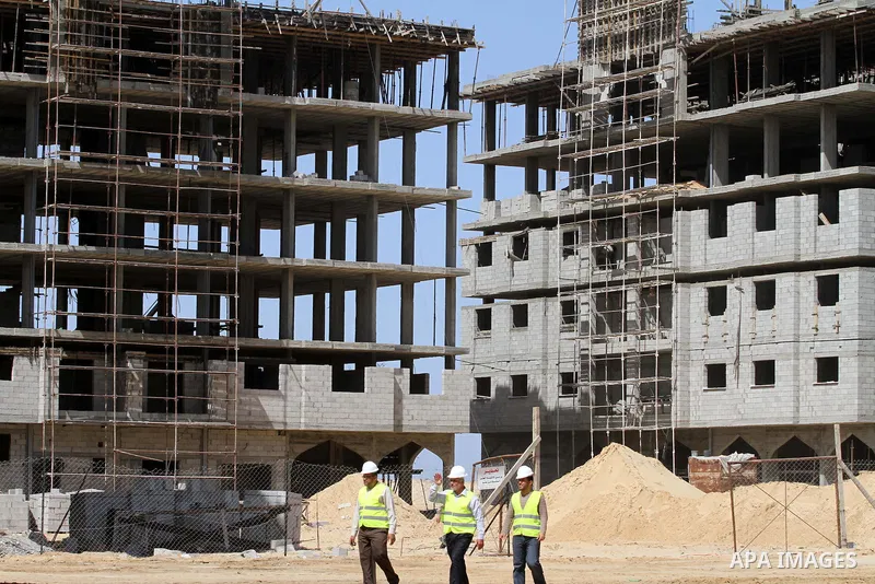 Palestinian labourers work at the construction site of Hamad City, in Khan Younis in the southern Gaza Strip, April 16, 2014. Qatar funds several large economic projects in Gaza Strip ruled by Hamas, with the total cost...