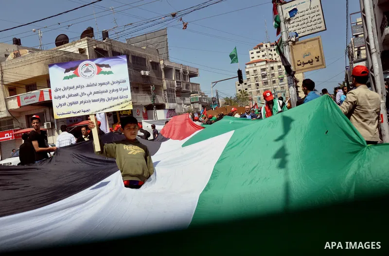 Palestinians take part in a rally marking Palestinian Prisoner Day, in Gaza City April 17, 2014. Israel holds some 5,000 Palestinians it accuses of committing or planning violence against it. Photo by Mohammed Talatene