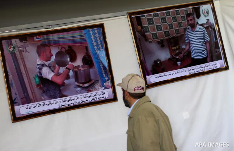 Palestinians attend the photo gallery of Palestinian prisoners to mark the Palestinian Prisoner Day in Gaza City April 17, 2014. Thousands of Palestinians across the West Bank and Gaza rallied in solidarity with Israeli-...