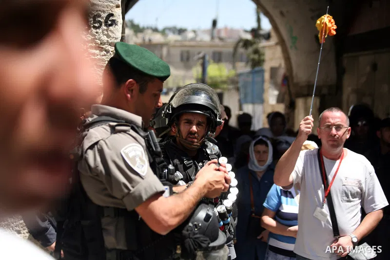 Israeli policemen prevent Palestinians from entering the Al-Aqsa mosque compound in the Old City of Jerusalem on April 18, 2014. Israeli authorities on Friday prevented Palestinians, who are less than 50 years old, from...