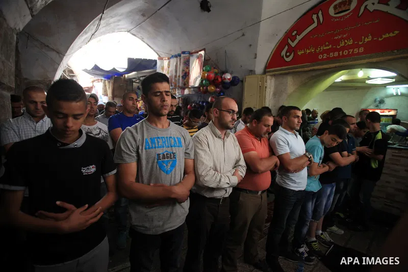 Palestinian muslims pray in front of Israeli policemen (not seen) as they prevent them from entering the Al-Aqsa mosque compound, in the Old City of Jerusalem on April 18, 2014. Israeli authorities on Friday prevented Pa...