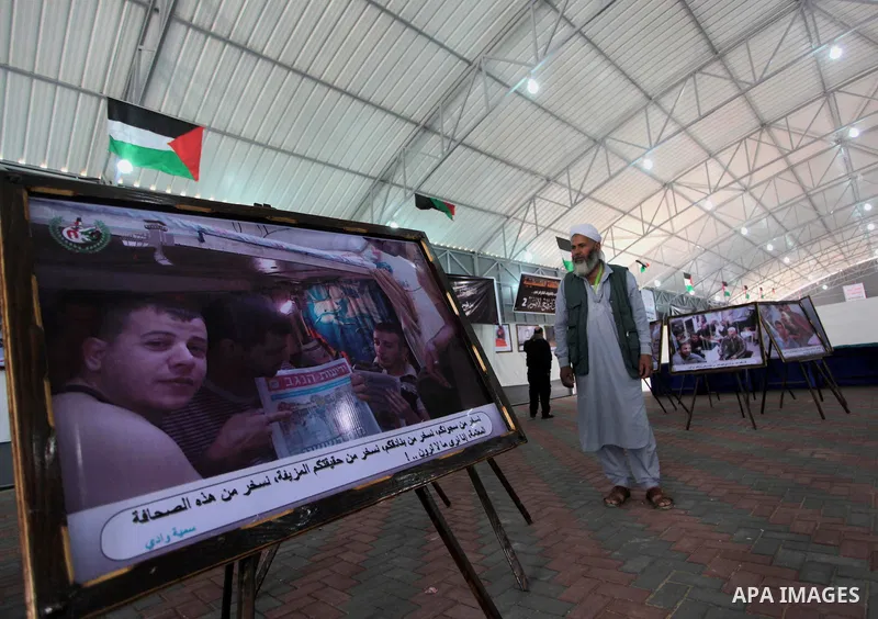 A Palestinian man attends the photo gallery of Palestinian prisoners to mark the Palestinian Prisoner Day in Gaza City April 19, 2014. Photo by Ashraf Amra